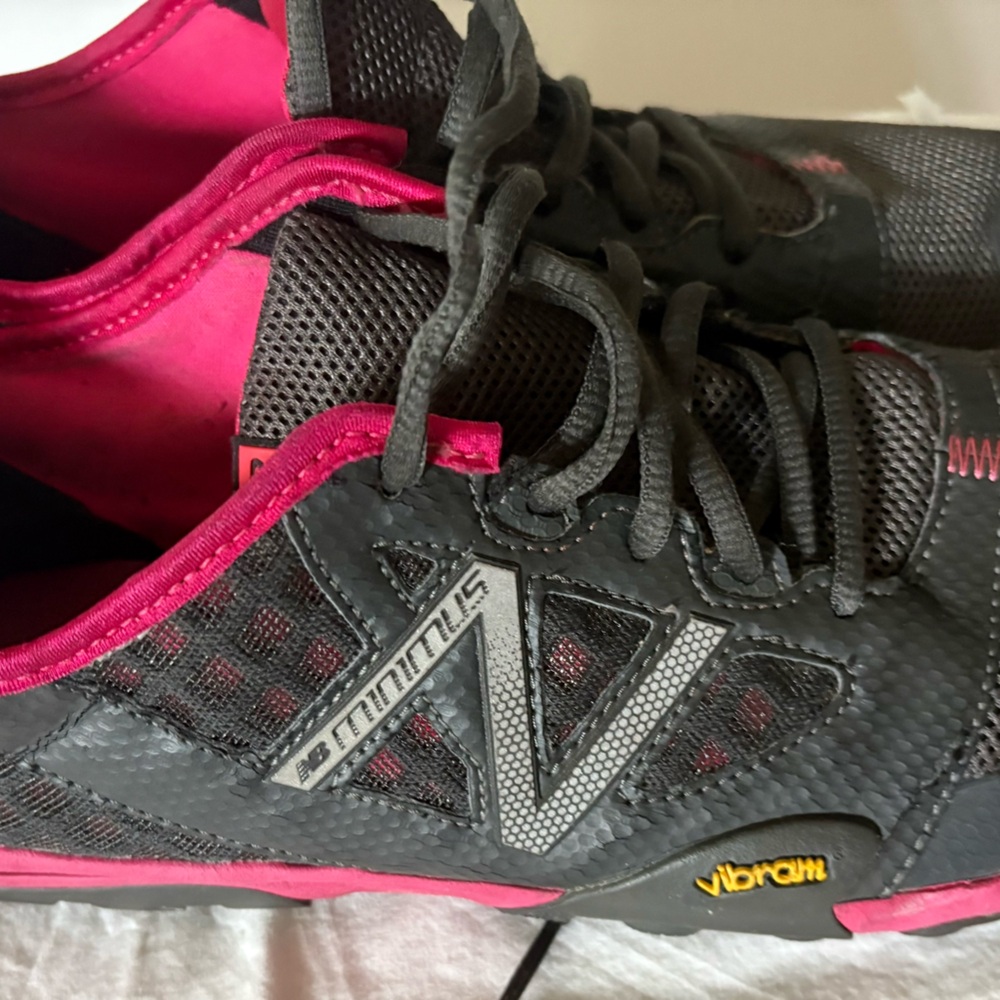 New Balance Women's Black and Pink Athletic Shoes